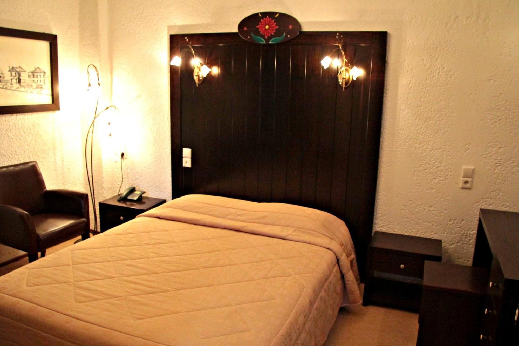 Hotel Taxiarches アリスティ エクステリア 写真