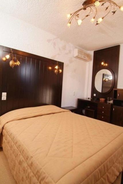 Hotel Taxiarches アリスティ エクステリア 写真