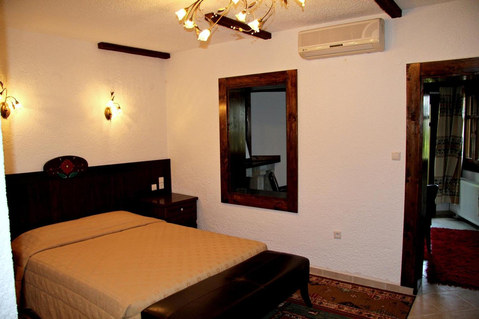 Hotel Taxiarches アリスティ エクステリア 写真