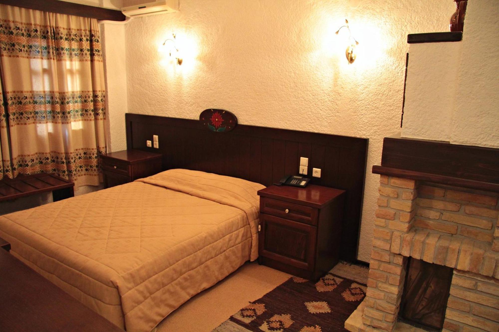 Hotel Taxiarches アリスティ エクステリア 写真